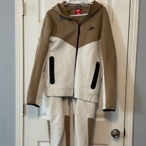Nike Tech fleece like new